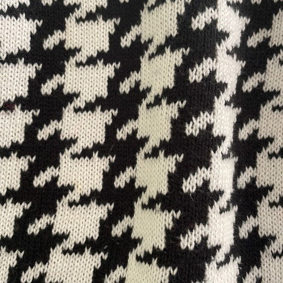 Fantastic sweater for work or jeans casual… Anytime - Picture 2 of 3